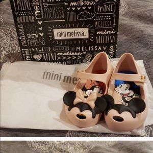Mini Melissa,size 6 but fit like 5 . No box